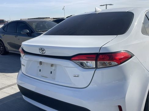 Used 2022 Toyota Corolla LE image 4