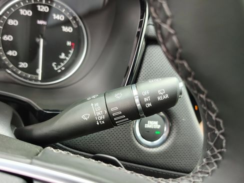 New 2025 Cadillac XT5 Luxury image 15