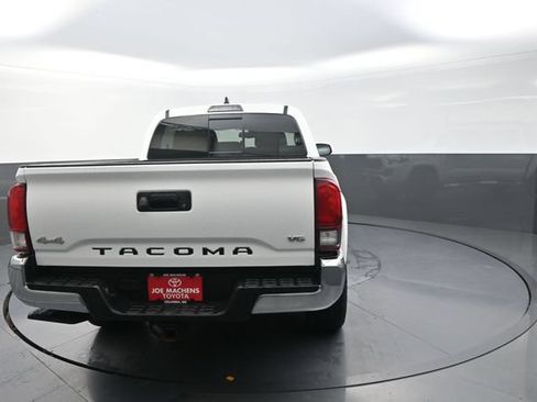 Used 2022 Toyota Tacoma SR5 AWD/4WD image 49