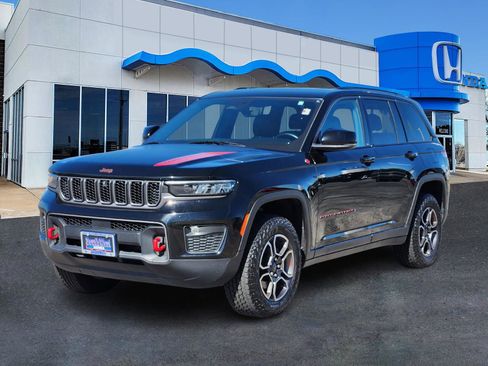 Used 2022 Jeep Grand Cherokee Trailhawk image 2