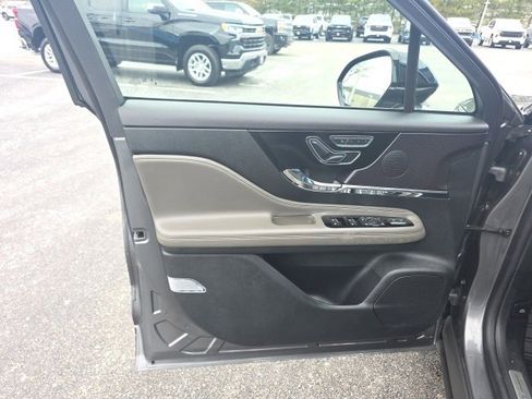 Used 2025 Lincoln Corsair AWD w/ Equipment Group 101A image 12