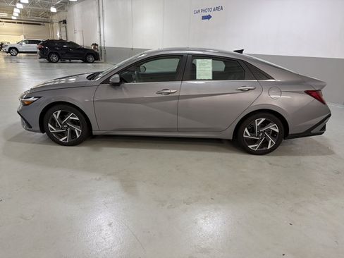 Used 2024 Hyundai Elantra SEL w/ Convenience Package FWD image 5