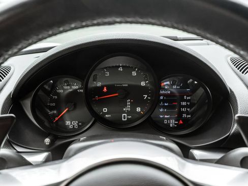 Used 2018 Porsche 718 Cayman RWD image 13