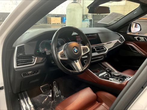 Used 2022 BMW X6 M50i w/ Premium Package AWD/4WD image 17