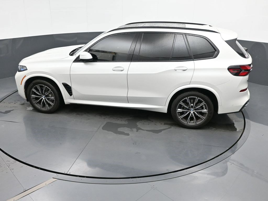 Used 2025 BMW X5 xDrive40i w/ M Sport Package AWD/4WD image 54