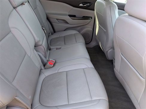 Used 2023 GMC Acadia SLT image 29