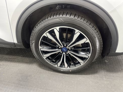 Used 2022 Ford Escape SE w/ SE Sport Appearance Package image 29