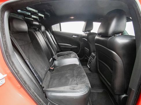 Used 2017 Dodge Charger R/T Scat Pack w/ Beats Audio Group RWD image 30