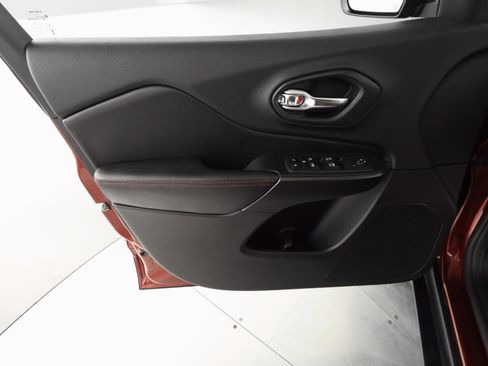 Used 2020 Jeep Cherokee Trailhawk w/ Cold Weather Group image 9