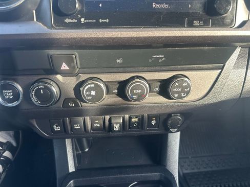 Used 2019 Toyota Tacoma TRD Sport image 21