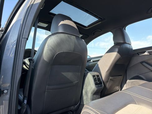 Used 2018 Volkswagen Passat 3.6 image 29