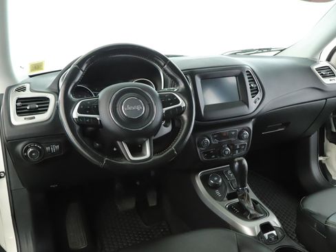 Used 2019 Jeep Compass Latitude w/ Cold Weather Group image 2