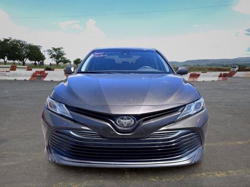 Used 2018 Toyota Camry LE FWD image 6