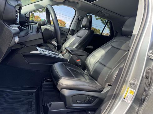 Certified 2022 Ford Explorer XLT w/ Equipment Group 202A image 11