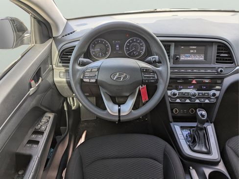 Used 2020 Hyundai Elantra SE w/ Cargo Package (C1) FWD image 12