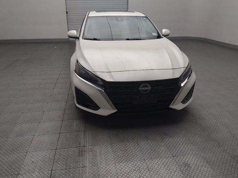 Used 2023 Nissan Altima 2.5 SV w/ SV Premium Package FWD image 14