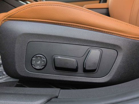 Used 2025 BMW 330i xDrive Sedan w/ Convenience Package image 18