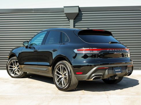 Certified 2025 Porsche Macan image 3