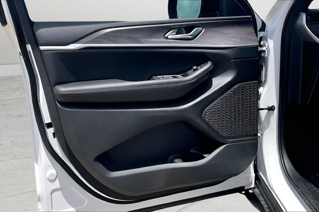 New 2026 Jeep Grand Cherokee Altitude RWD image 13