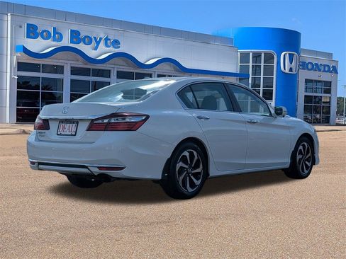 Used 2017 Honda Accord EX-L image 5