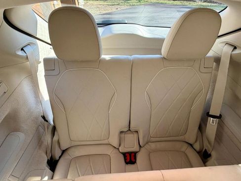 Used 2023 Mercedes-Benz EQS 580 4MATIC SUV w/ Acoustic Comfort Package image 32