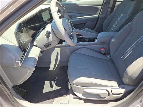 New 2025 Hyundai Elantra SEL image 4