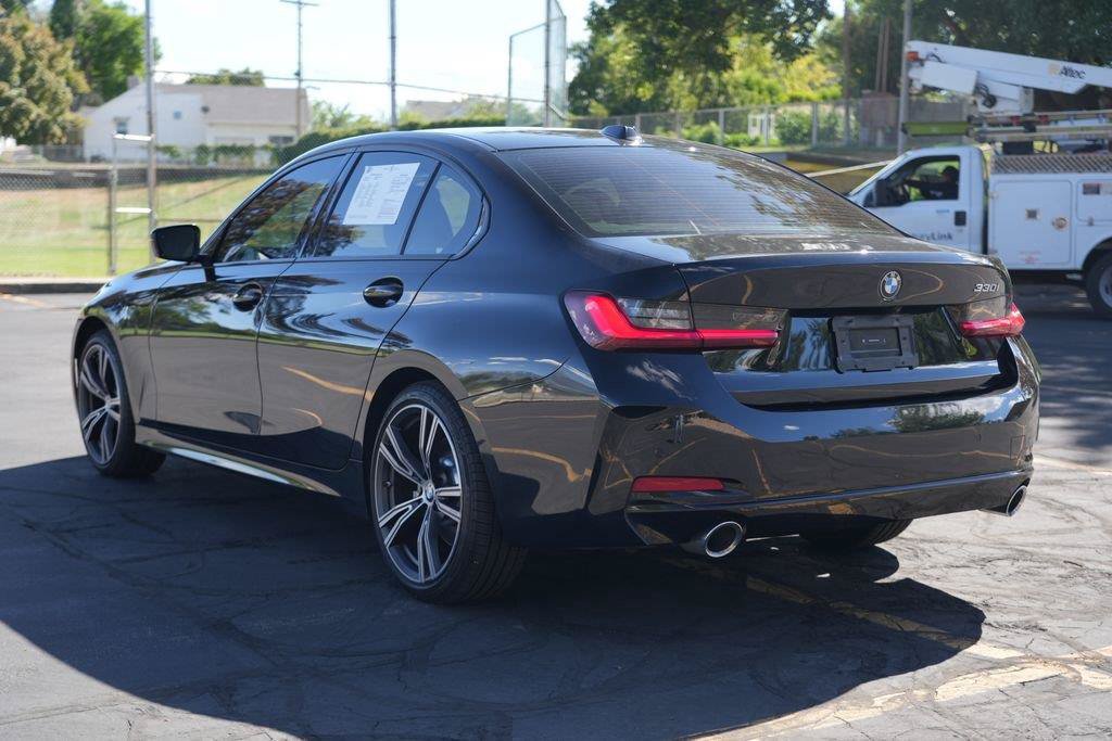 Used 2023 BMW 330i Sedan w/ Premium Package RWD image 4