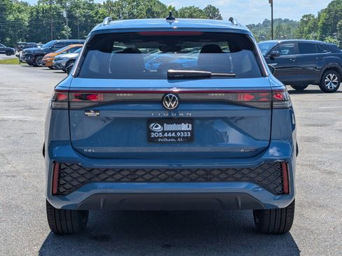 Used 2025 Volkswagen Tiguan SEL R-Line AWD/4WD image 8