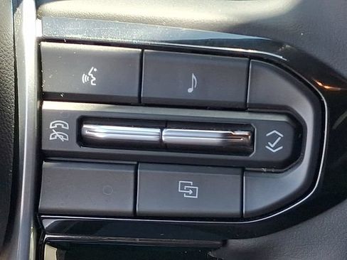 Used 2024 Chevrolet Colorado ZR2 w/ Safety Package AWD/4WD image 22