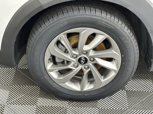Used 2018 Hyundai Tucson SE FWD image 2