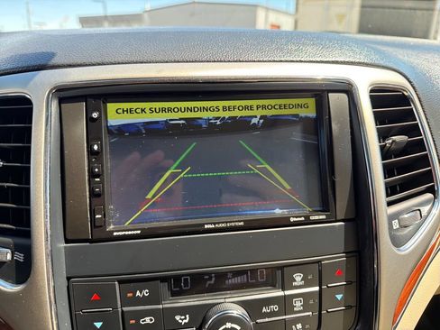 Used 2012 Jeep Grand Cherokee Limited w/ Luxury Group II AWD/4WD image 18