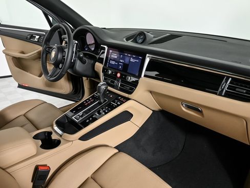 New 2026 Porsche Macan image 25