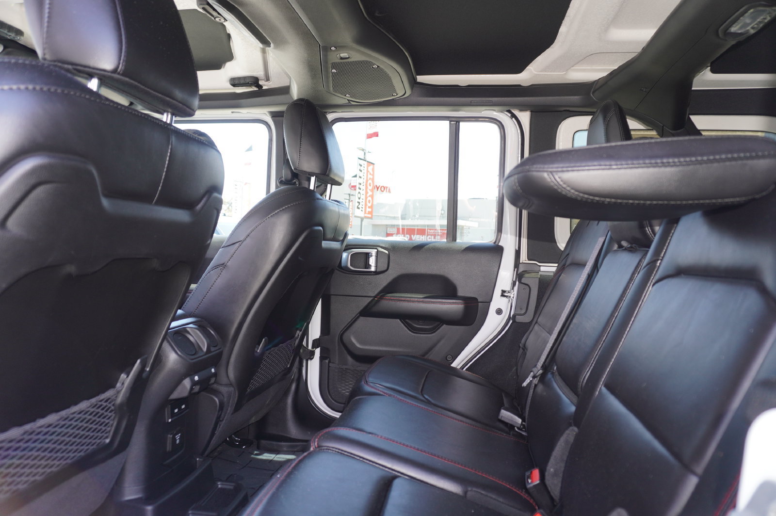 Used 2024 Jeep Wrangler Unlimited Rubicon AWD/4WD image 10