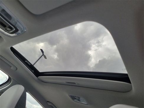 New 2025 Hyundai Elantra Limited image 16