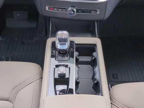 New 2026 Volvo XC90 B6 Plus w/ Protection Package Premier image 17