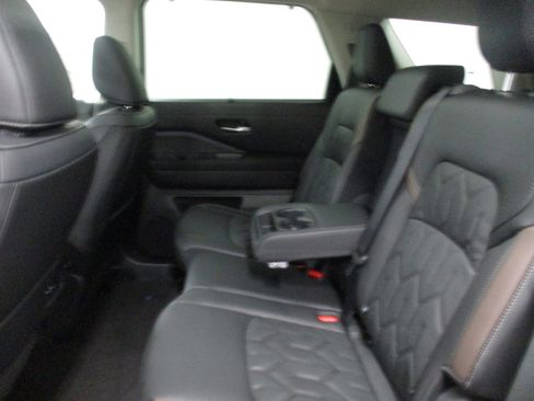 New 2026 Nissan Pathfinder Platinum w/ Cargo Package AWD/4WD image 21