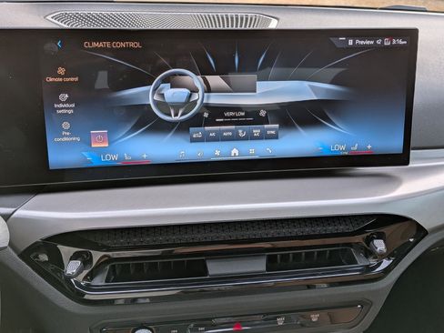 Used 2025 BMW 230i Coupe w/ M Sport Package image 26