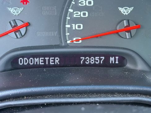 Used 2001 Chevrolet Corvette Coupe w/ Preferred Equipment Group2 image 19