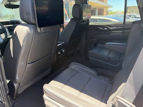 Used 2023 GMC Yukon Denali w/ Advanced Technology Package AWD/4WD image 5