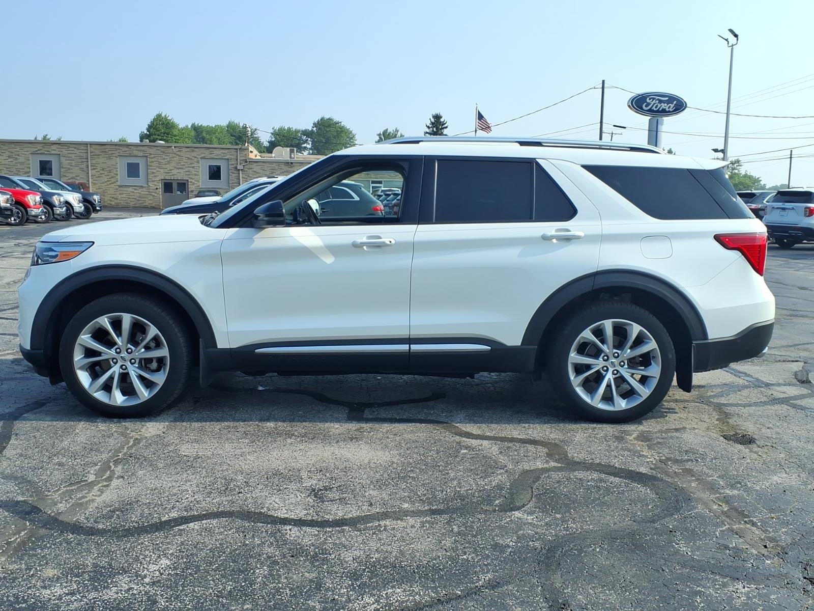 Used 2021 Ford Explorer Platinum w/ Equipment Group 601A AWD/4WD image 6