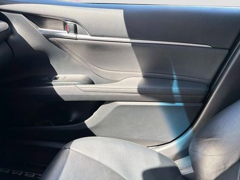 Used 2018 Toyota Camry XLE image 20