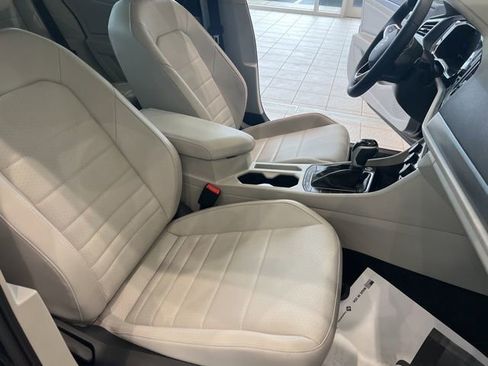 Used 2023 Volkswagen Jetta SE w/ Panoramic Sunroof Package FWD image 20