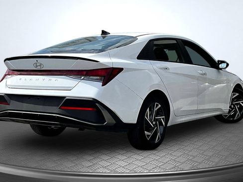Used 2025 Hyundai Elantra Sport FWD image 7