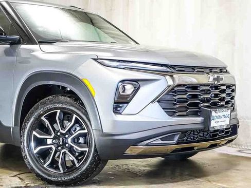 New 2026 Chevrolet TrailBlazer ACTIV w/ Convenience Package FWD image 3