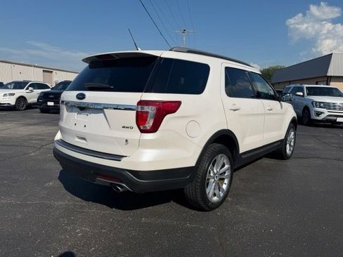 Used 2018 Ford Explorer XLT w/ Equipment Group 202A AWD/4WD image 11