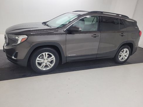 Used 2019 GMC Terrain SLE w/ Driver Convenience Package FWD image 2