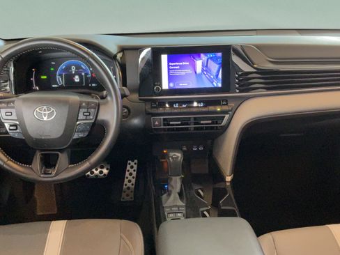 Used 2025 Toyota Camry SE w/ Convenience Package FWD image 26