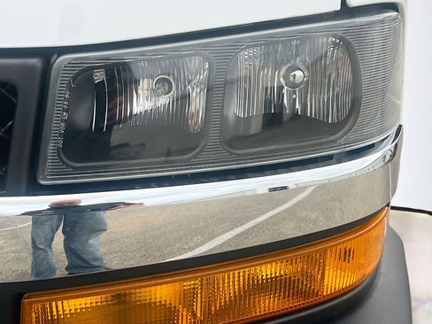 Used 2022 Chevrolet Express 3500 w/ Power Convenience Package image 11