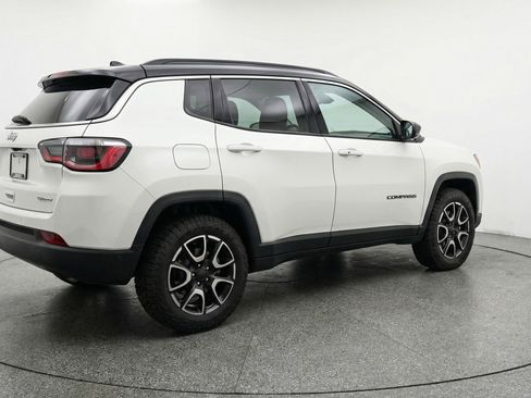 Used 2025 Jeep Compass Trailhawk image 9