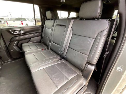 Used 2024 Chevrolet Suburban LT AWD/4WD image 19